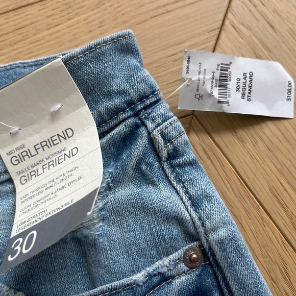 New with tags - Gap “girlfriend” jeans (Size 30) - Picture 3 of 4